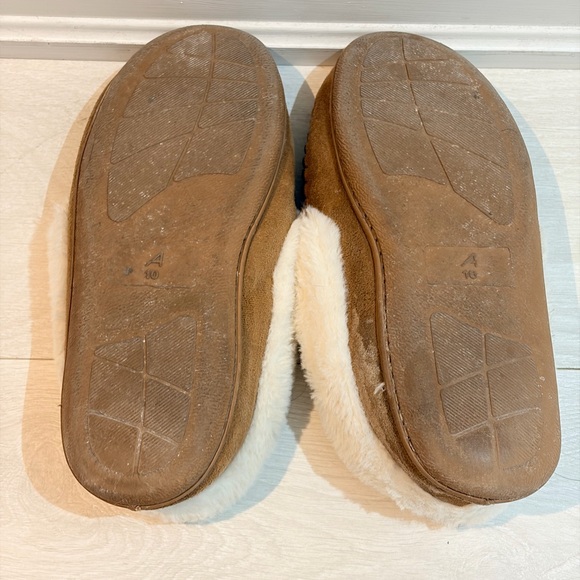 Ardene Tan Moccasins with Cream Lining - Picture 5 of 5